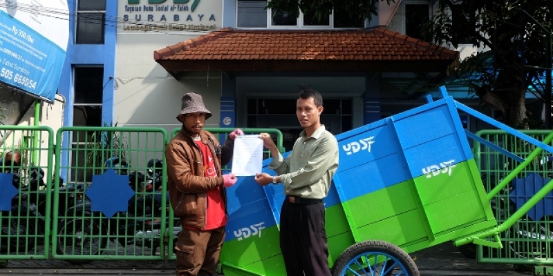 Menggapai asa, dari Gerobak Sampah
