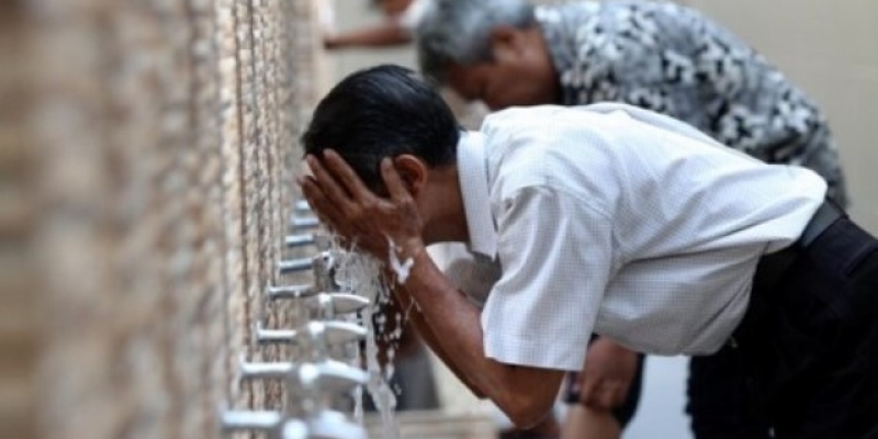 SUNNAH-SUNNAH DI DALAM BERWUDHU 