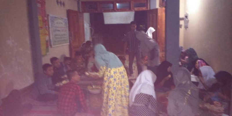 TEBAR TAKJIL DAN IFTAR DAI YDSF BLITAR 