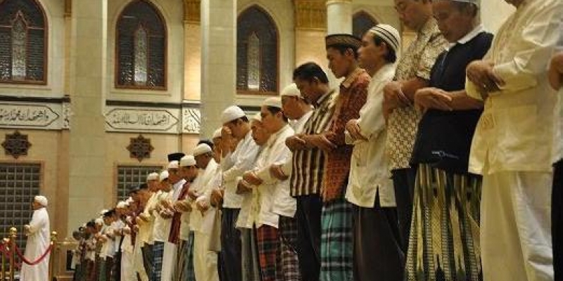Tetap Khusuk Beribadah dalam Perbedaan | YDSF