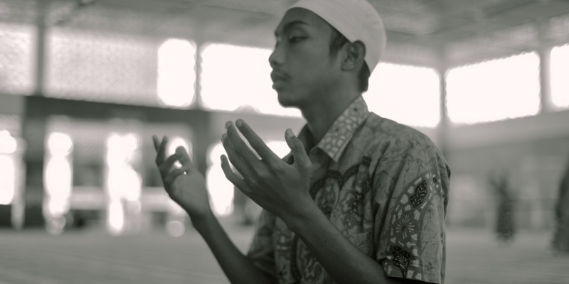 Bagaimana Seorang Muslim Menyikapi Musibah | YDSF