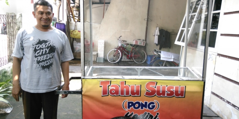 Meski Telah Sukses, Pengusaha Tahu Susu Ini Terus Gemar Berbagi | YDSF