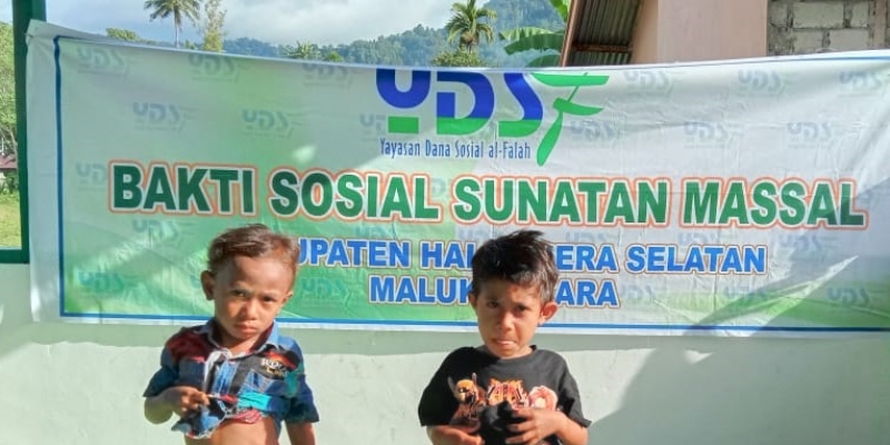 Sunatan Massal Anak Halmahera Selatan 