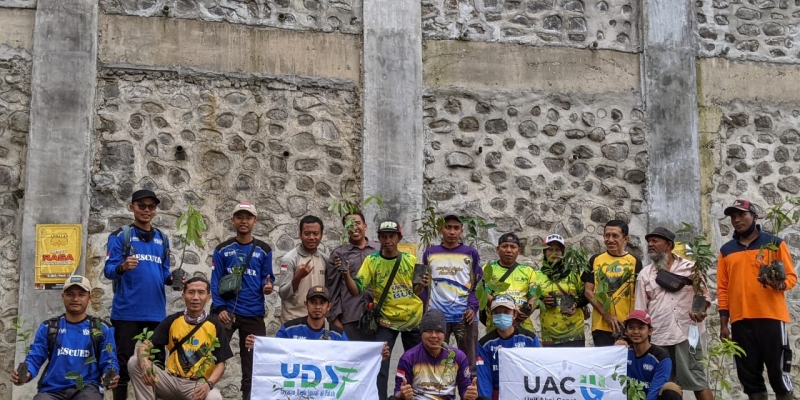 Hijaukan Indonesia Dalam Rangka World Cleanup Day 2021