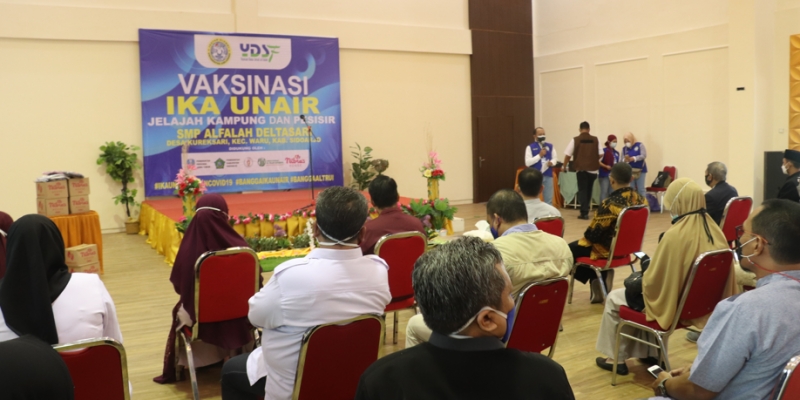 GUBERNUR JATIM HADIRI VAKSINASI YDSF DI SIDOARJO